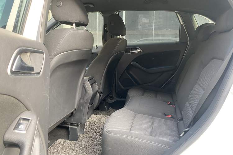 Used Mercedes-Benz B-Class 2016 B 180 Interior 7