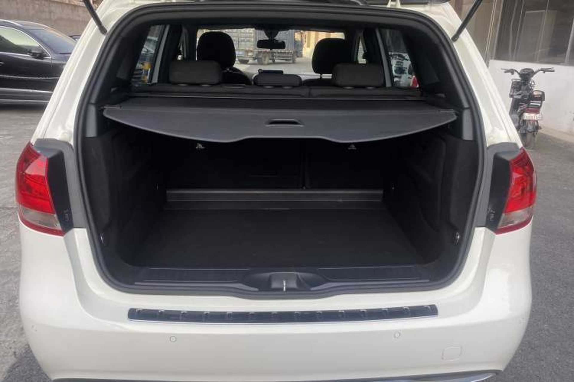 Used Mercedes-Benz B-Class 2016 B 180 Interior 8