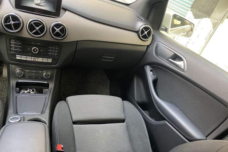 Used Mercedes-Benz B-Class 2016 B 180 Interior 9