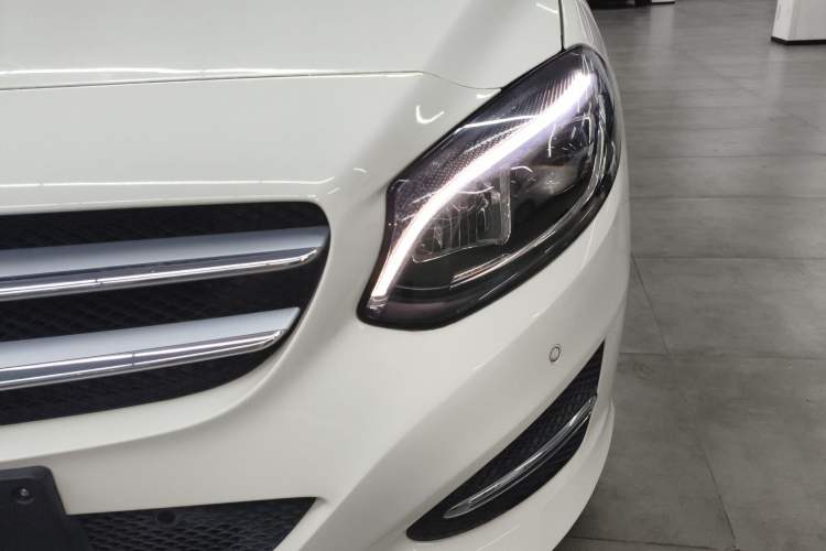 Used Mercedes-Benz B-Class 2016 B 200 Exclusive Edition Left Front Headlight