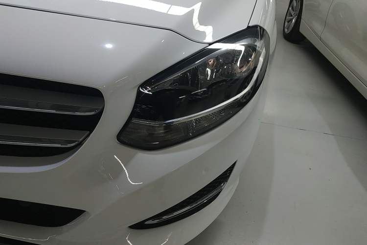 Used Mercedes-Benz B-Class 2016 B 180 Left Front Headlight