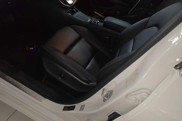 Used Mercedes-Benz B-Class 2016 B 200 Exclusive Edition Left Front Seat