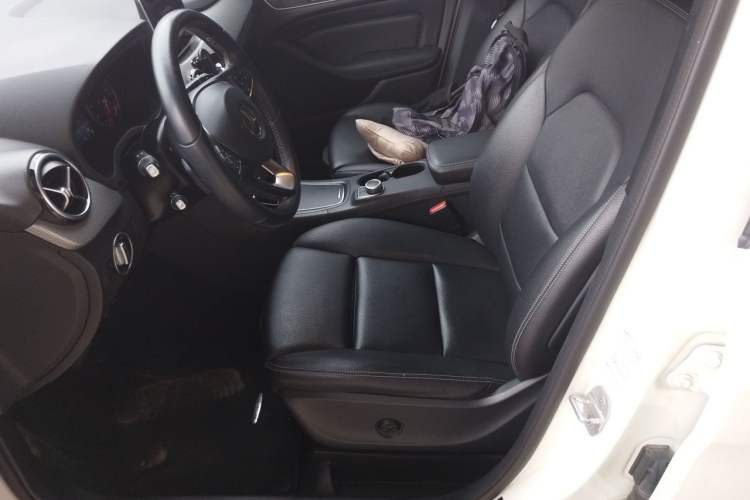 Used Mercedes-Benz B-Class 2016 B 200 Exclusive Edition Left Front Seat
