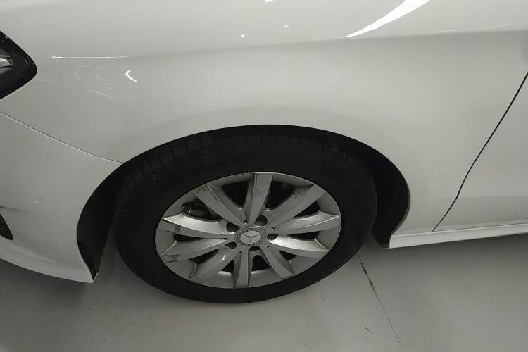 Used Mercedes-Benz B-Class 2016 B 180 Left Front Wheel Hub