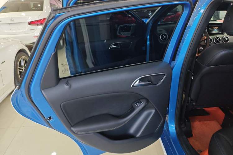 Used Mercedes-Benz B-Class 2016 B 180 Left Rear Door Interior