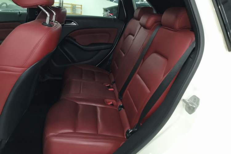 Used Mercedes-Benz B-Class 2016 B 200 Exclusive Edition Left Rear Seat