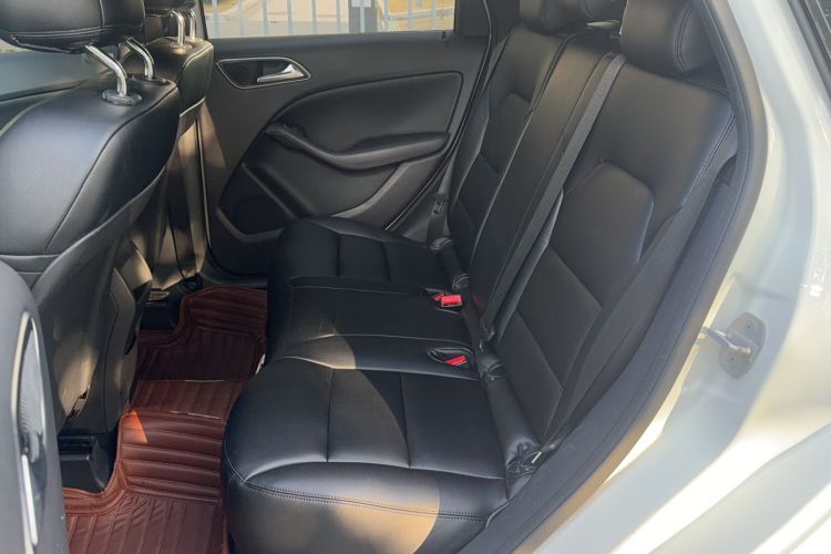 Used Mercedes-Benz B-Class 2016 B 180 Left Rear Seat