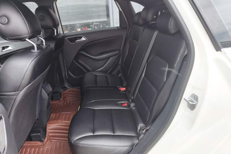 Used Mercedes-Benz B-Class 2016 B 180 Left Rear Seat