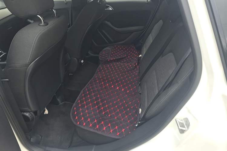 Used Mercedes-Benz B-Class 2016 B 180 Left Rear Seat