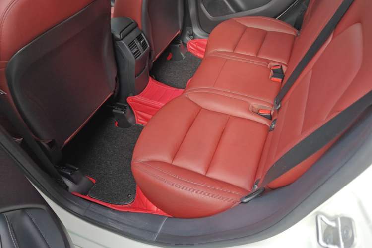 Used Mercedes-Benz B-Class 2016 B 200 Exclusive Edition Left Rear Seat