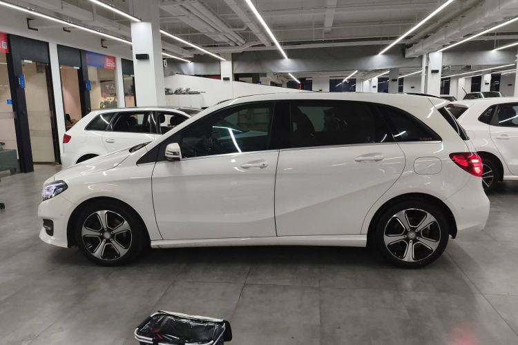 Used Mercedes-Benz B-Class 2016 B 200 Exclusive Edition Left Side