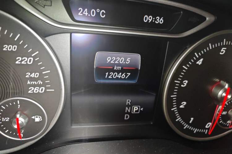 Used Mercedes-Benz B-Class 2016 B 200 Exclusive Edition Odometer Close Up
