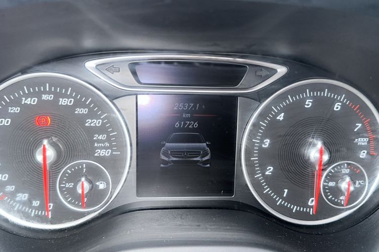 Used Mercedes-Benz B-Class 2016 B 200 Exclusive Edition Odometer Close Up