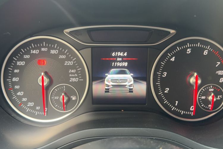 Used Mercedes-Benz B-Class 2016 B 180 Odometer Close Up