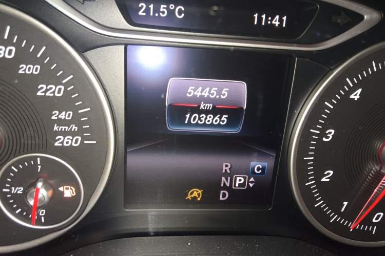Used Mercedes-Benz B-Class 2016 B 180 Odometer Close Up