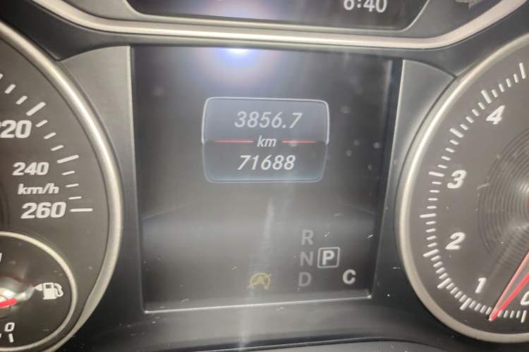 Used Mercedes-Benz B-Class 2016 B 180 Odometer Close Up