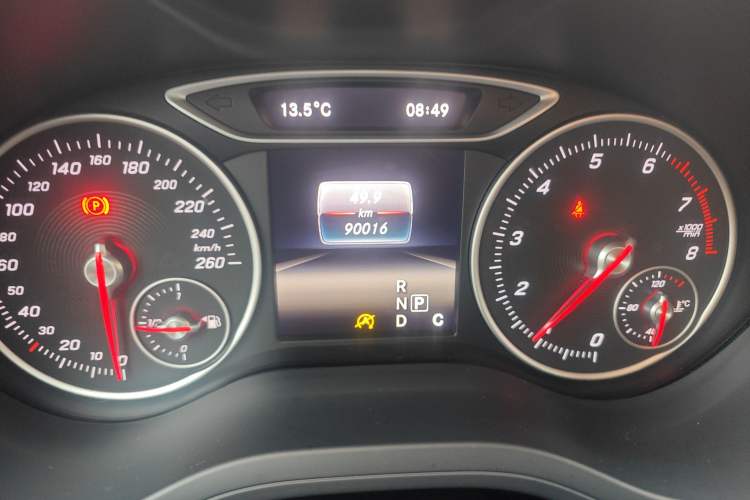 Used Mercedes-Benz B-Class 2016 B 180 Odometer Close Up