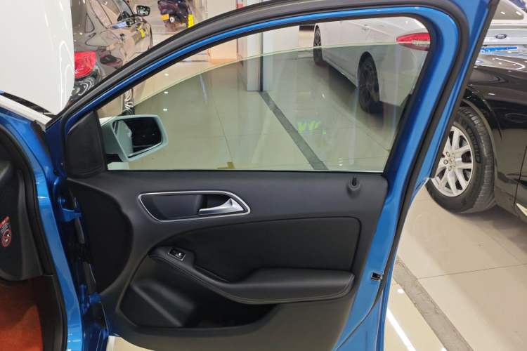 Used Mercedes-Benz B-Class 2016 B 180 Right Front Door Interior