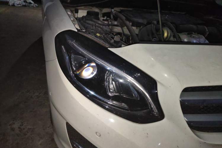 Used Mercedes-Benz B-Class 2016 B 200 Exclusive Edition Right Front Headlight