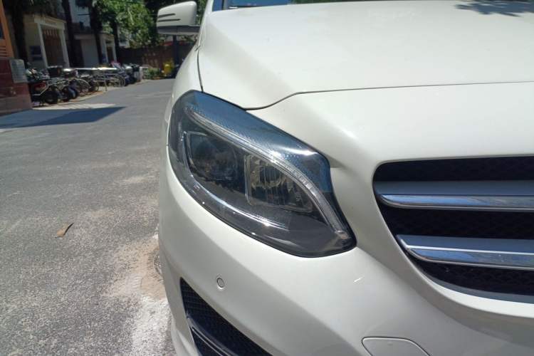 Used Mercedes-Benz B-Class 2016 B 200 Exclusive Edition Right Front Headlight