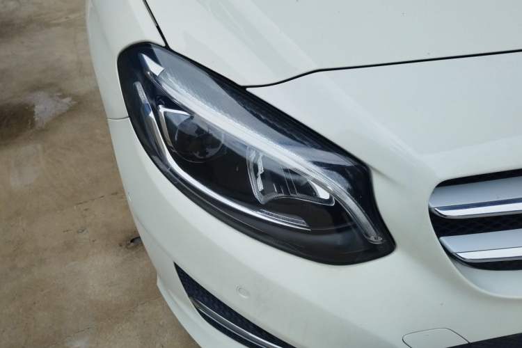 Used Mercedes-Benz B-Class 2016 B 200 Exclusive Edition Right Front Headlight