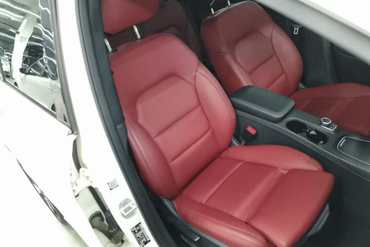 Used Mercedes-Benz B-Class 2016 B 200 Exclusive Edition Right Front Seat