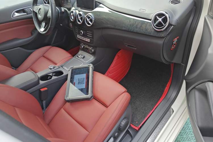 Used Mercedes-Benz B-Class 2016 B 200 Exclusive Edition Right Front Seat