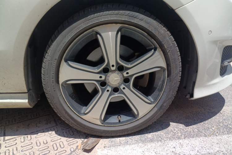 Used Mercedes-Benz B-Class 2016 B 200 Exclusive Edition Right Front Wheel Hub