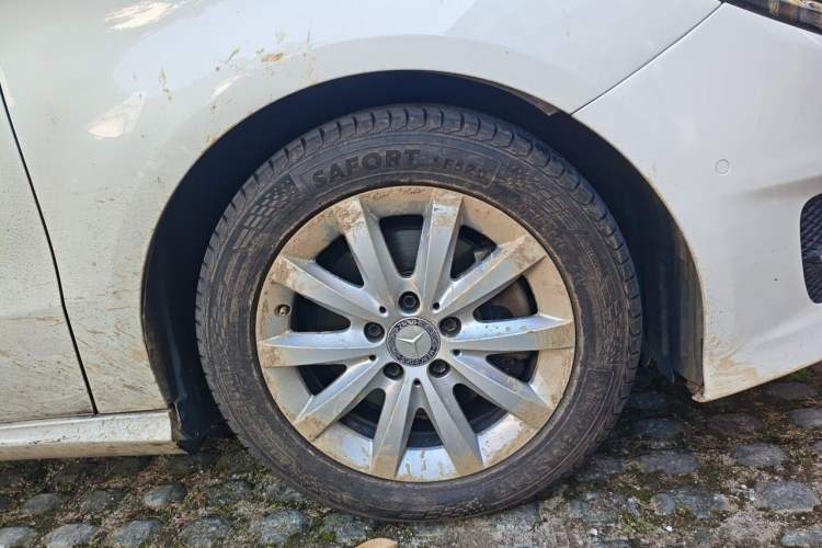 Used Mercedes-Benz B-Class 2016 B 180 Right Front Wheel Hub