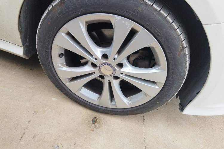 Used Mercedes-Benz B-Class 2016 B 200 Exclusive Edition Right Front Wheel Hub
