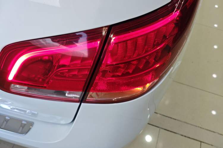 Used Mercedes-Benz B-Class 2016 B 180 Right Rear Taillight