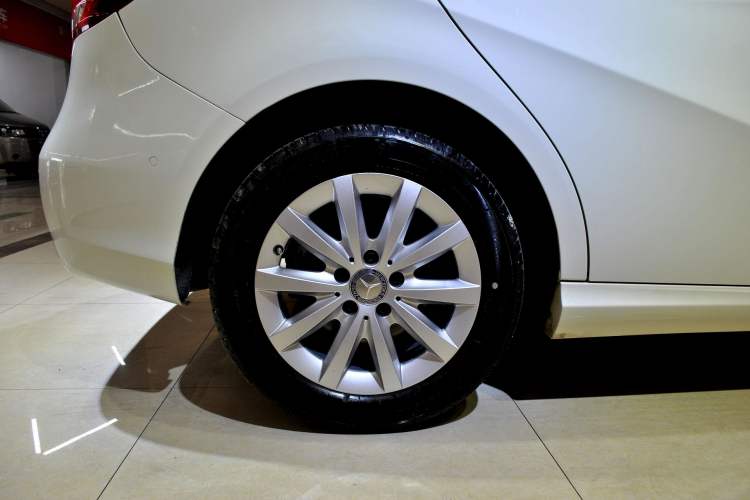 Used Mercedes-Benz B-Class 2016 B 180 Right Rear Wheel Hub