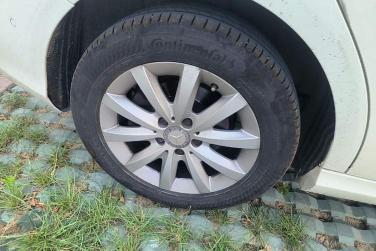Used Mercedes-Benz B-Class 2016 B 180 Right Rear Wheel Hub