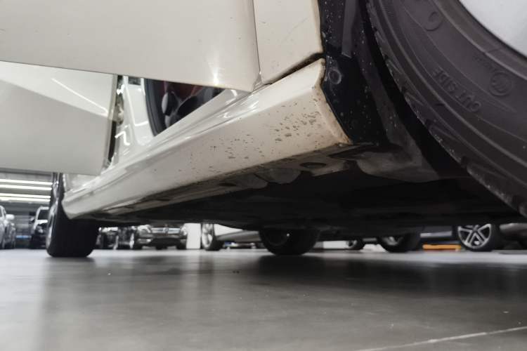 Used Mercedes-Benz B-Class 2016 B 200 Exclusive Edition Right Side Sill