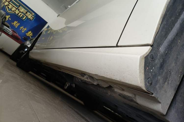 Used Mercedes-Benz B-Class 2016 B 200 Exclusive Edition Right Side Sill