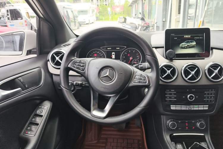 Used Mercedes-Benz B-Class 2016 B 180 Steering Wheel
