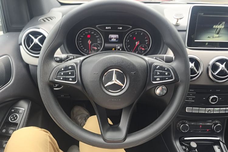Used Mercedes-Benz B-Class 2016 B 180 Steering Wheel