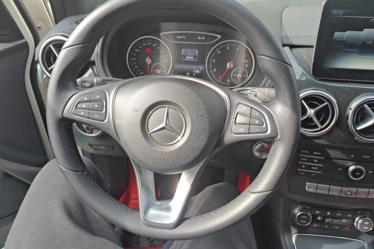 Used Mercedes-Benz B-Class 2016 B 200 Exclusive Edition Steering Wheel