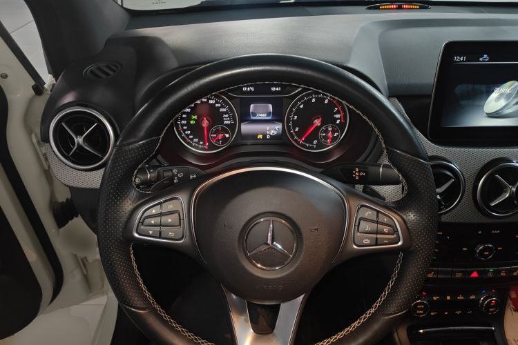 Used Mercedes-Benz B-Class 2016 B 200 Exclusive Edition Steering Wheel
