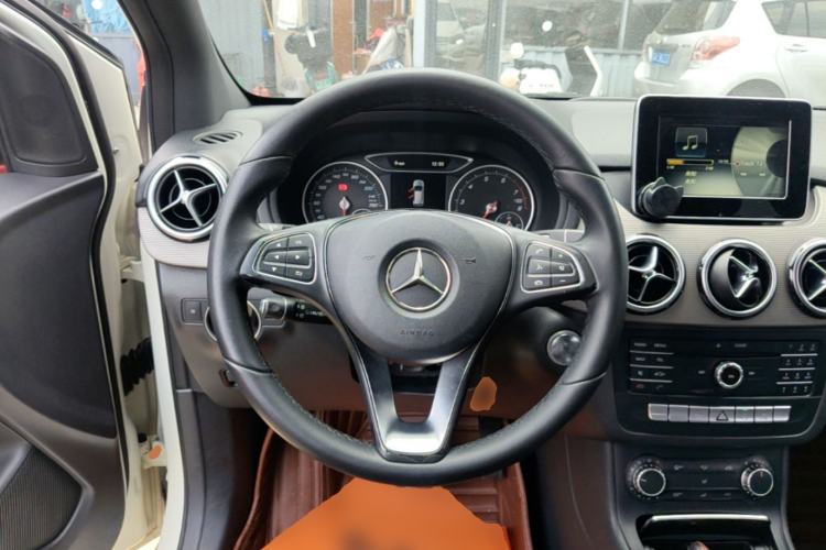 Used Mercedes-Benz B-Class 2016 B 180 Steering Wheel