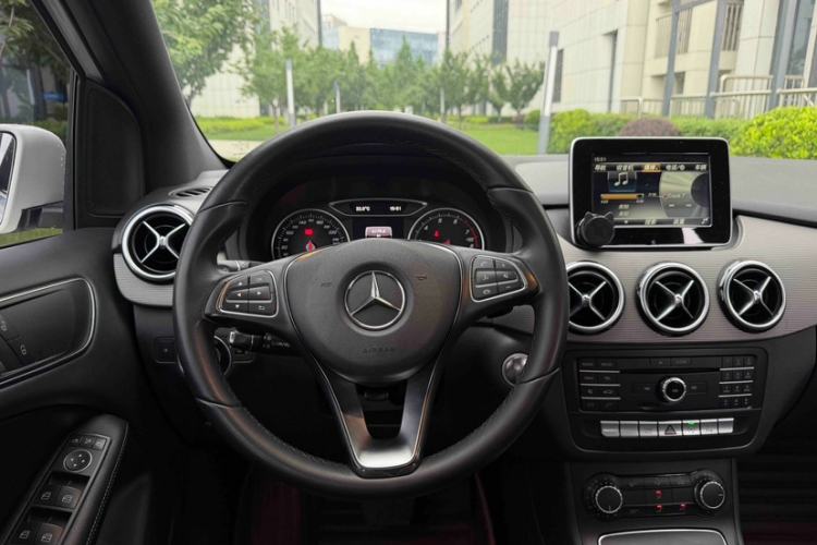 Used Mercedes-Benz B-Class 2016 B 180 Steering Wheel