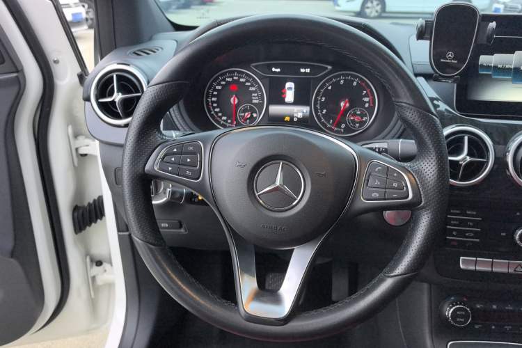 Used Mercedes-Benz B-Class 2016 B 200 Exclusive Edition Steering Wheel