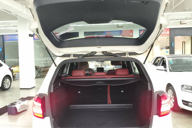 Used Mercedes-Benz B-Class 2016 B 200 Exclusive Edition Trunk