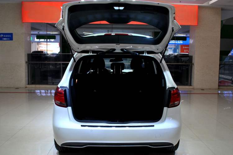 Used Mercedes-Benz B-Class 2016 B 180 Trunk