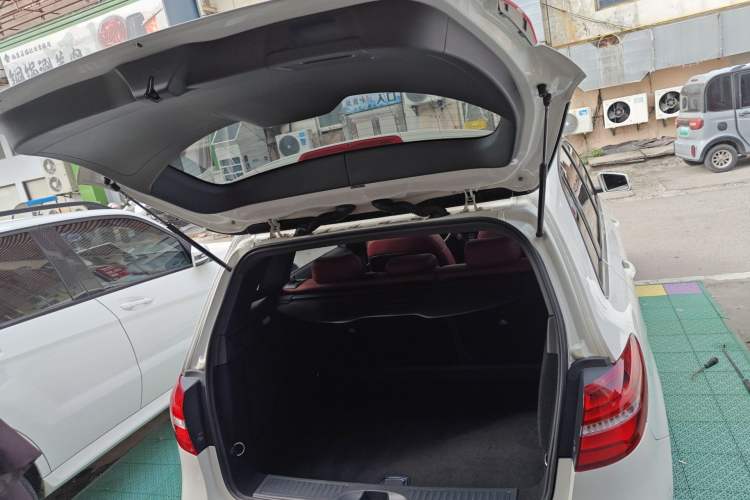 Used Mercedes-Benz B-Class 2016 B 200 Exclusive Edition Trunk
