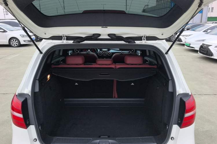 Used Mercedes-Benz B-Class 2016 B 200 Exclusive Edition Trunk