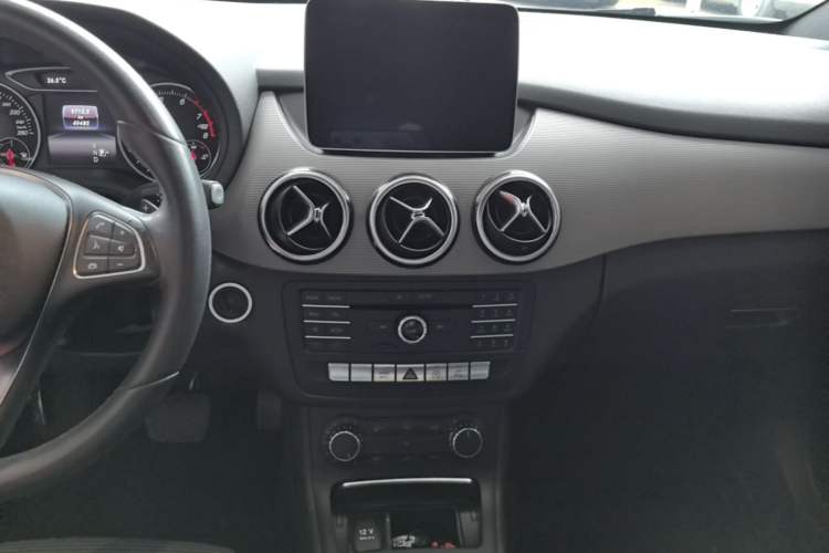Used Mercedes-Benz B-Class 2017 B 180 Audio And AC Panel