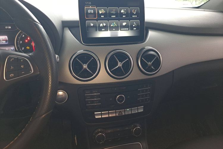 Used Mercedes-Benz B-Class 2017 B 200 Sport Edition Audio And AC Panel