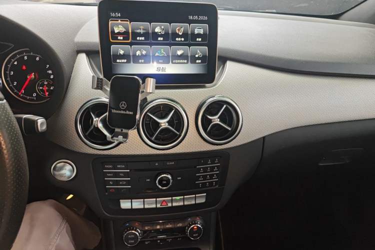 Used Mercedes-Benz B-Class 2017 B 200 Fashion Model Audio And AC Panel