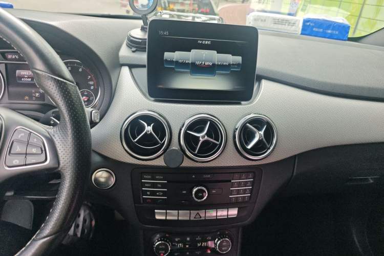 Used Mercedes-Benz B-Class 2017 B 200 Fashion Model Audio And AC Panel